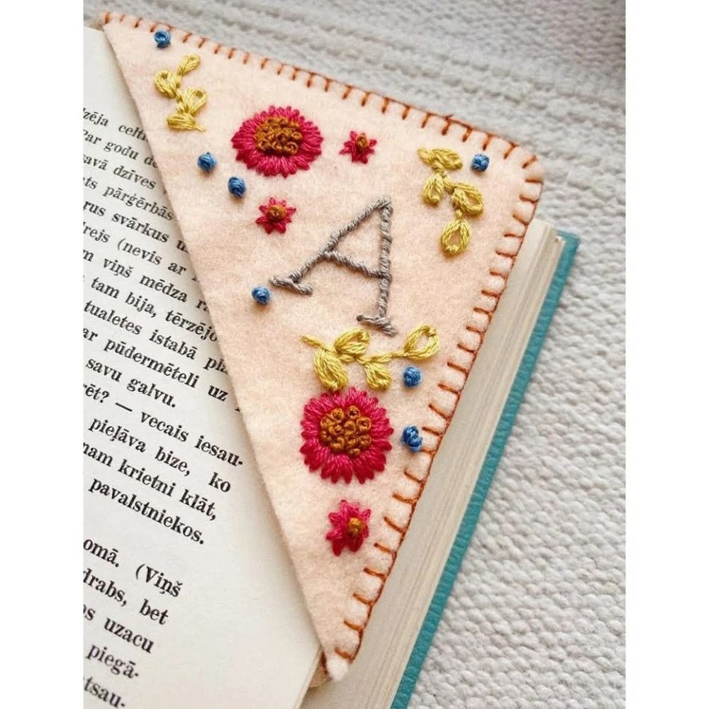 Felt Hand Embroidered Corner B - Resin Art Bookmark 评论和价格